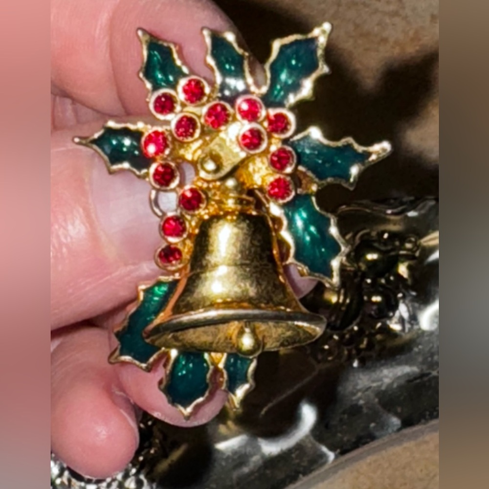Avon Vintage Smithsonian Collection XMass Brooch🎄